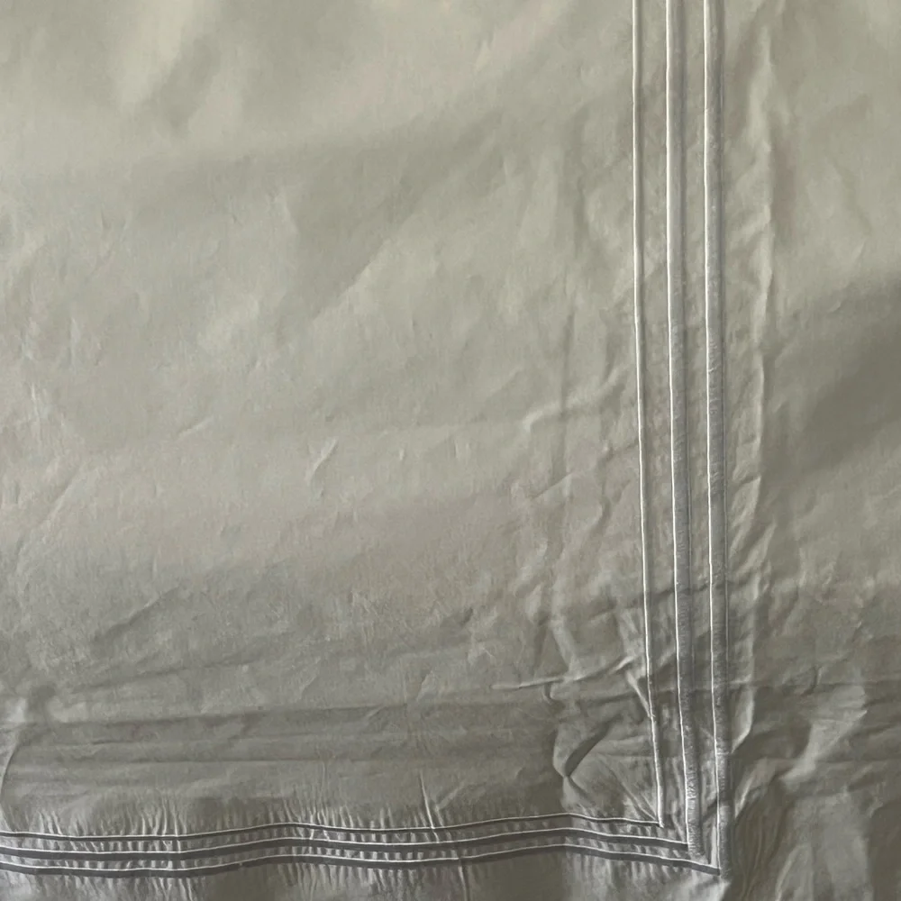 Elegant 3 Striped Embroidered bedding top Size 73 by 86 inches
